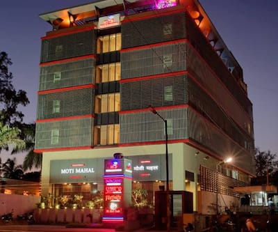 https://imgcld.yatra.com/ytimages/image/upload/t_hotel_yatra_city_desktop/v1479991170/Domestic Hotels/Hotels_Nashik/Hi 5 Hotel and Experience/Overview.jpg